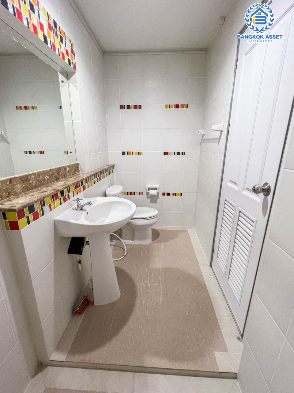 *****บ้านแฝดมือสอง ม.ชวนชื่น ไพรเวทพาร์ค วัชรพล-รามอินทรา เนื้อที่ 37.1 ตร.ว. ฟังก์ชัน 3 ห้องนอน 2 ห้องน้ำ จอดรถได้ 1 คัน  บนทำเลเชื่อมต่อหลายเส้นทาง ถ.รามอินทรา ถ.สายไหม และถ.พหลโยธิน ใกล้ทางด่วน "ศรีรัช" และ "เซ็นทรัลรามอินทรา"